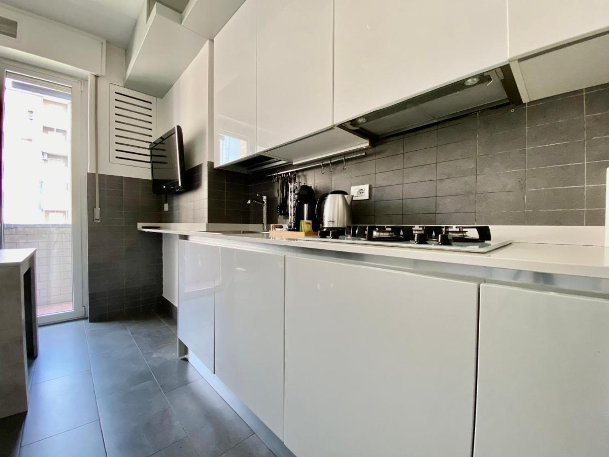 Future Apartments Bisceglie Milan Bagian luar foto